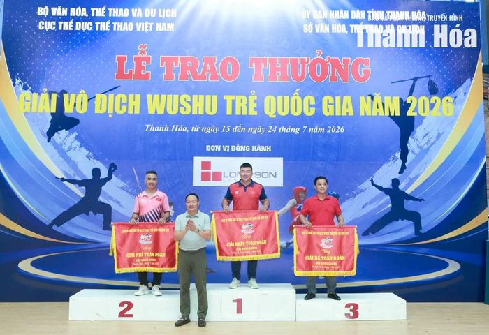 Ban Tổ chức trao giải nhất, nhì, ba toàn đoàn nội dung Sanda cho các đơn vị: Hà Nội, Thanh Hóa và Quảng Ngãi.