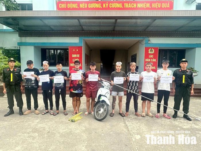Các đối tượng tại cơ quan Công an.