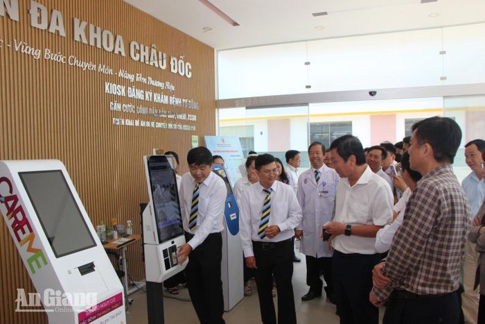 Giới thiệu Kiosk tự phục vụ tại Bệnh viện Đa khoa Châu Đốc.