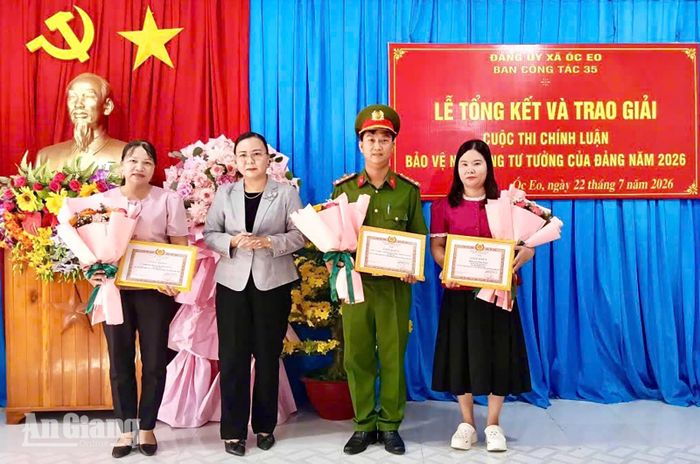 Các cá nhân và tập thể được trao giải tại lễ tổng kết cuộc thi. Ảnh: Cộng tác viên