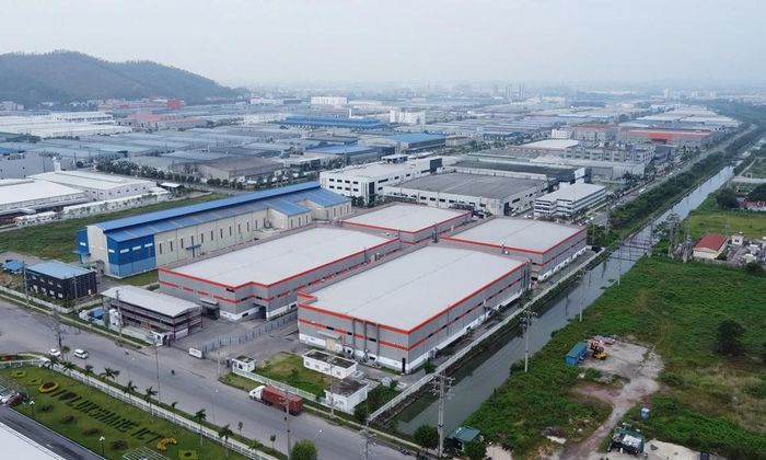  Nhà máy Luxshare-ICT (Khu công nghiệp Vân Trung). 