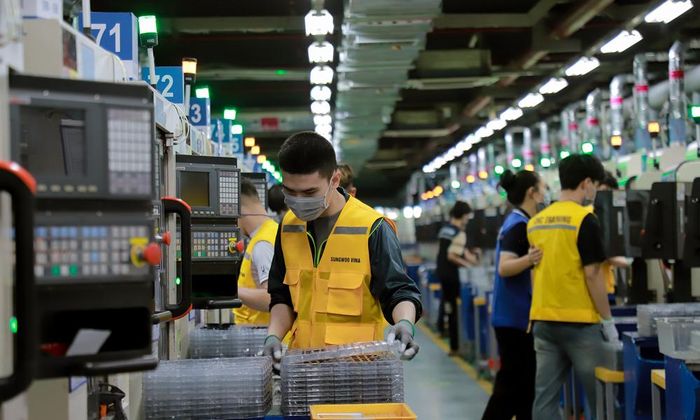  Công ty trách nhiệm hữu hạn Sungwoo Vina (Khu công nghiệp Thuận Thành 3) chuyên sản xuất, lắp ráp linh kiện điện tử. 