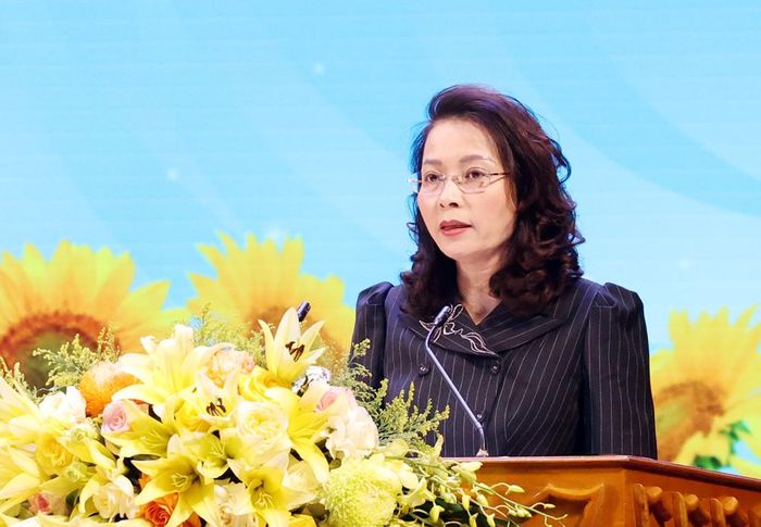  Phó Bí thư Thường trực Tỉnh ủy Nguyễn Thị Hương phát biểu tại hội nghị. 