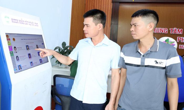  Người dân đánh giá mức độ hài lòng khi đến thực hiện thủ tục hành chính tại Trung tâm Phục vụ hành chính công phường Yên Dũng. 