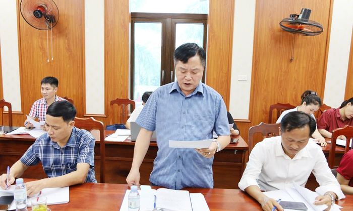 Lãnh đạo Ủy ban MTTQ Việt Nam xã Đồng Kỳ báo cáo kết quả vận động, tiếp nhận, phân bổ và sử dụng kinh phí hỗ trợ Nhân dân khắc phục hậu quả thiên tai.