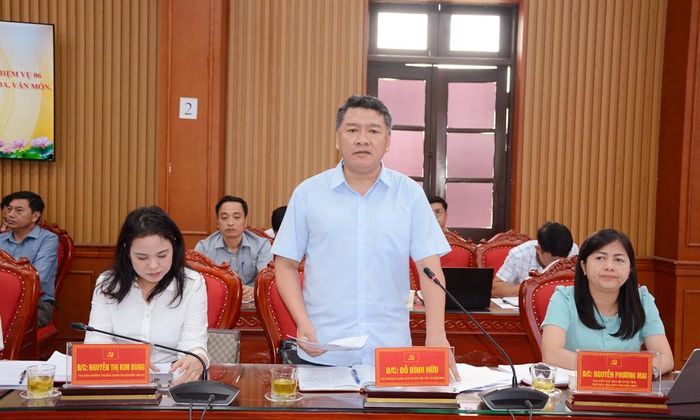  Đồng chí Đỗ Đình Hữu, Tỉnh ủy viên, Phó Trưởng Ban Tuyên giáo và Dân vận Tỉnh ủy phát biểu tại hội nghị. 