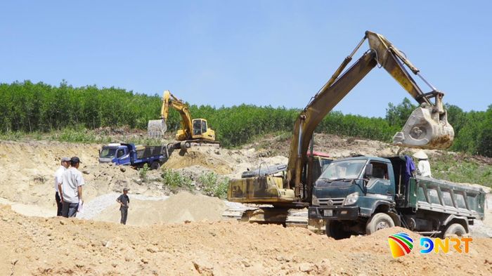 Đẩy nhanh tiến độ khu tái định cư Xuân Hòa, xã Quế Phước: Ảnh: MINH THÔNG