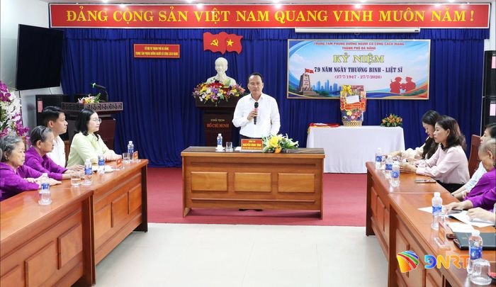 Phó Bí thư Thường trực Thành ủy Nguyễn Đình Vĩnh phát biểu tại buổi thăm. Ảnh: NGỌC HÀ