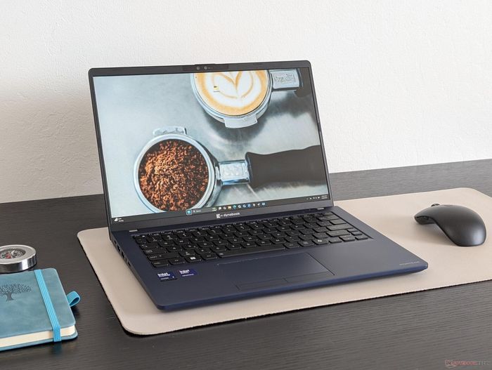 Phiên bản Z40L-N chạy chip Lunar Lake trước đây đã được đánh giá là một mẫu laptop trang bị rất tốt.