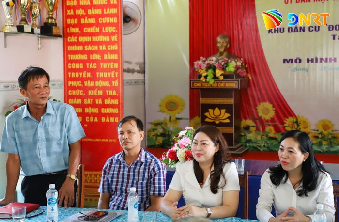 Đại diện tổ dân phố Tân An báo cáo tại buổi kiểm tra, giám sát. Ảnh: NGỌC PHÚ