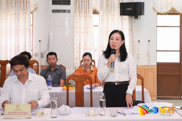 Phó Chủ tịch Ủy ban MTTQ Việt Nam thành phố Nguyễn Thị Thanh Phương phát biểu tại buổi giám sát. Ảnh: NGỌC PHÚ