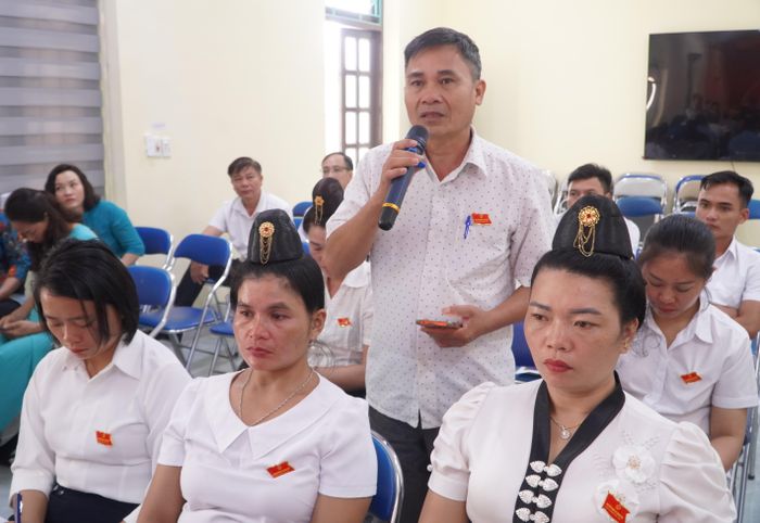 Đại biểu kiến nghị, đề xuất một số vấn đề cử tri quan tâm.