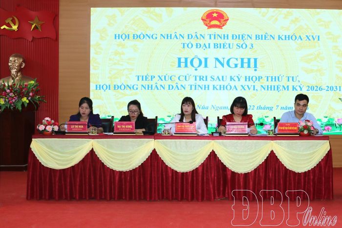 Tổ đại biểu số 3 HĐND tỉnh tiếp xúc cử tri tại xã Núa Ngam.