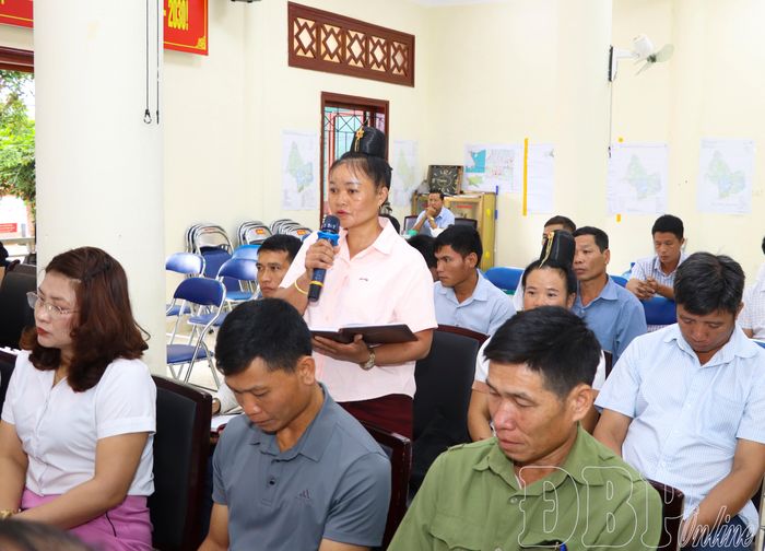Cử tri xã Mường Phăng kiến nghị ý kiến tại hội nghị tiếp xúc cử tri.