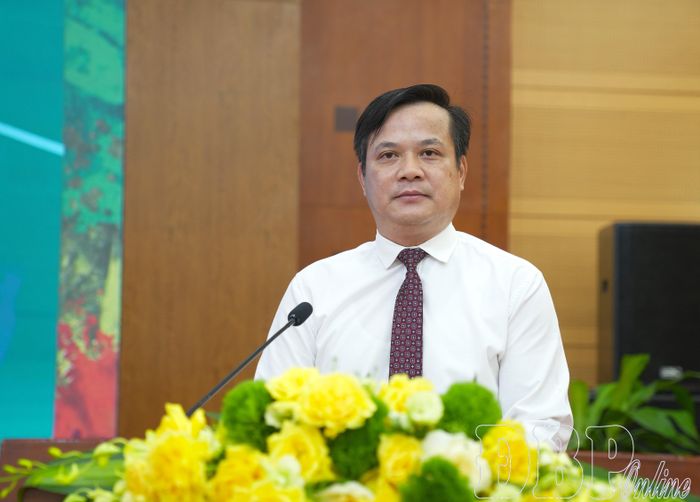 Phó Chủ tịch Thường trực UBND tỉnh Điện Biên Lò Văn Cương phát biểu tại buổi họp báo.