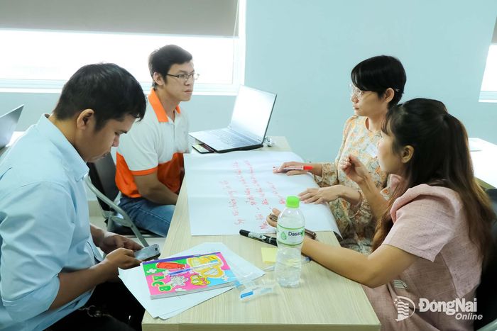 Một lớp tập huấn về đào tạo khởi nghiệp tại Trường đại học Lạc Hồng.