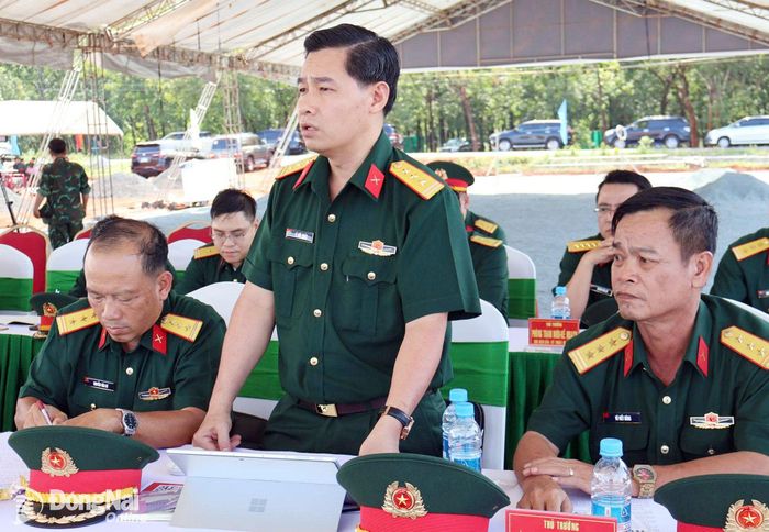 Đại diện các cơ quan Quân khu 7 trao đổi tại buổi làm việc. Ảnh: Nguyệt Hà