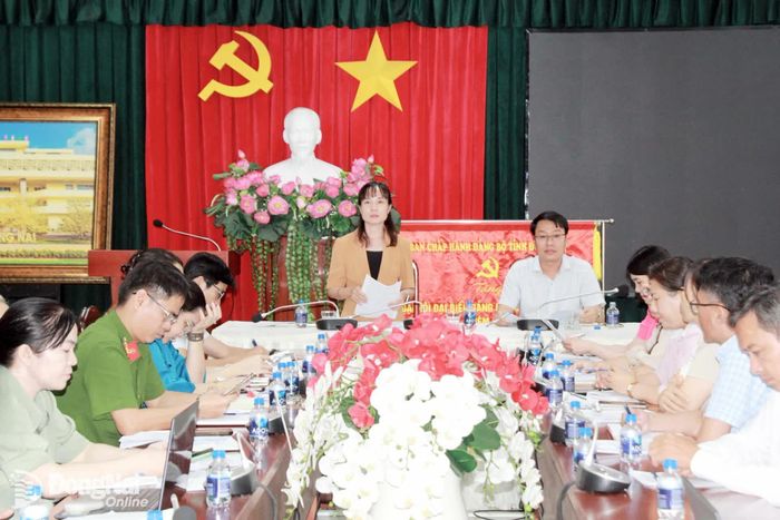 Phó Chủ tịch Hội Liên hiệp phụ nữ thành phố Nguyễn Thanh Phương, Trưởng đoàn giám sát phát biểu tại buổi giám sát. Ảnh: Nga Sơn