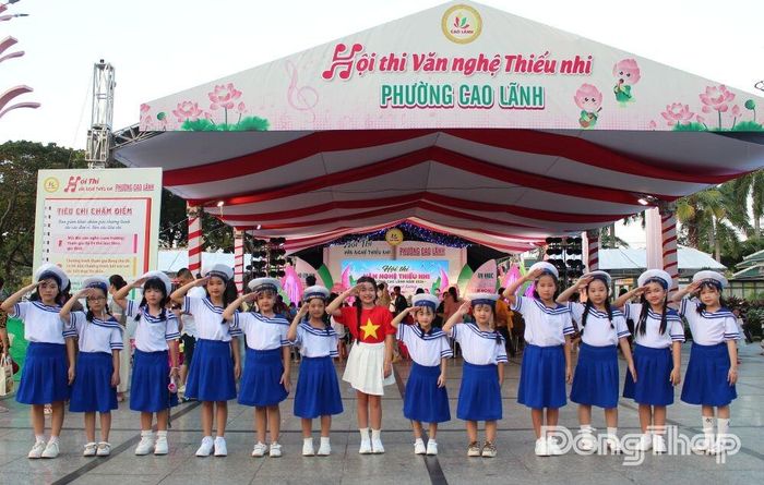 Đội văn nghệ thiếu nhi tham gia dự thi.