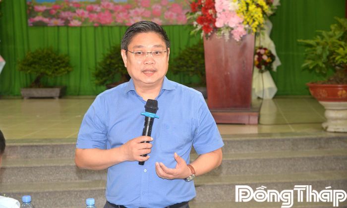 Lãnh đạo Bưu điện tỉnh phát biểu tại buổi làm việc với phường Trung An.