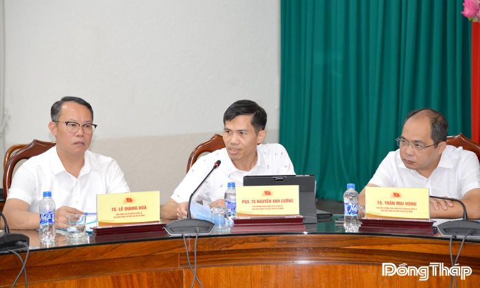 Thành viên Đoàn công tác tại tọa đàm. 