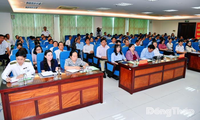 Đại diện các cơ quan, đơn vị của hai tỉnh Đồng Tháp và Vĩnh Long được kiểm toán dự hội nghị.