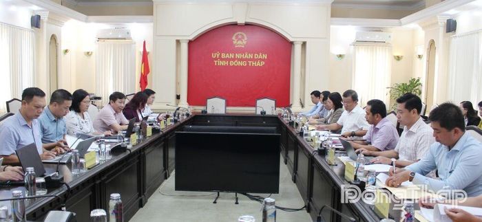 Quang cảnh buổi làm việc.
