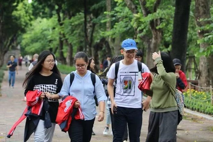 Tại Bắc bộ ban ngày trời nắng, có nơi nắng nóng