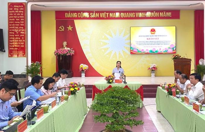 Quang cảnh buổi làm việc tại phường Hoài Nhơn Tây. Ảnh: Trung Nghĩa