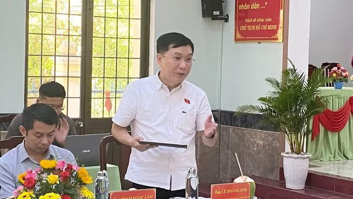 Ông Lê Hoàng Anh - Ủy viên là ĐBQH hoạt động chuyên trách tại Ủy ban Kinh tế và Tài chính của Quốc hội trao đổi, đề xuất giải pháp hoàn thiện chính sách. Ảnh: Trung Nghĩa