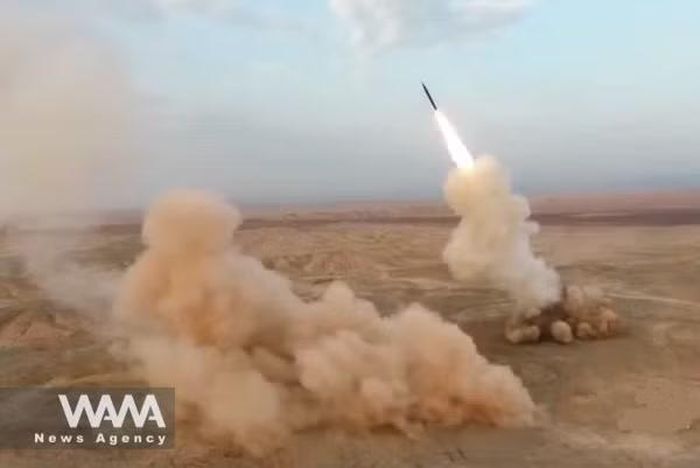  Iran phóng tên lửa vào các mục tiêu của Mỹ ở vùng Vịnh. Ảnh: WANA 
