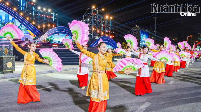 Sắc màu văn hóa truyền thống trong Festival Biển Khánh Hòa năm 2026.