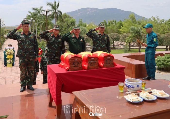 Ngày 10-7, Bộ Chỉ huy Quân sự tỉnh tổ chức quy tập 3 hài cốt liệt sĩ về Nghĩa trang liệt sĩ Ninh Hòa - Vạn Ninh.