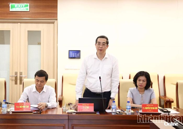 Tiến sĩ Lê Hải - Ủy viên Ban Biên tập, Trưởng Ban Tạp chí Cộng sản điện tử phát biểu tại buổi làm việc.