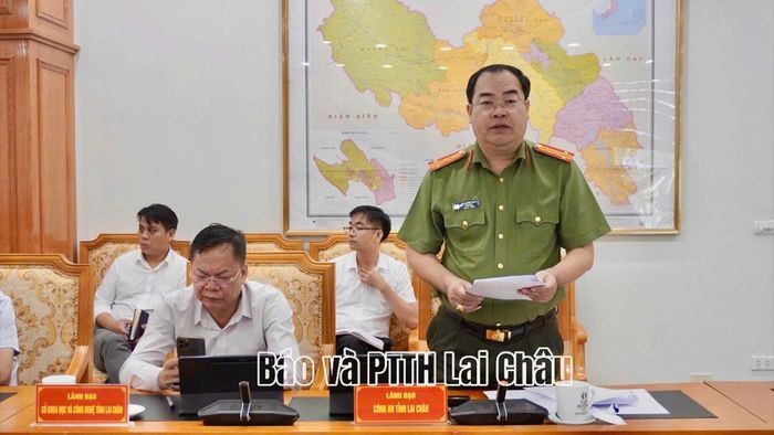 Đại tá Bùi Quyết Toán - Giám đốc Công an tỉnh Lai Châu phát biểu ý kiến tại phiên họp.