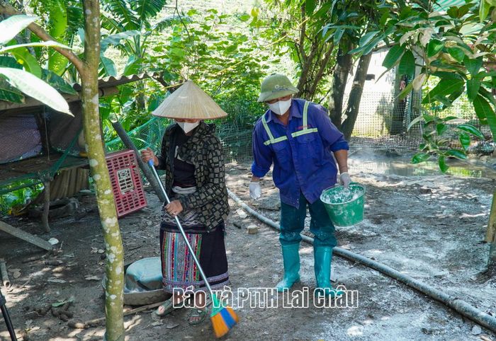 Vệ sinh chuồng trại thường xuyên ngăn ngừa dịch tả lợn châu Phi lây lan.