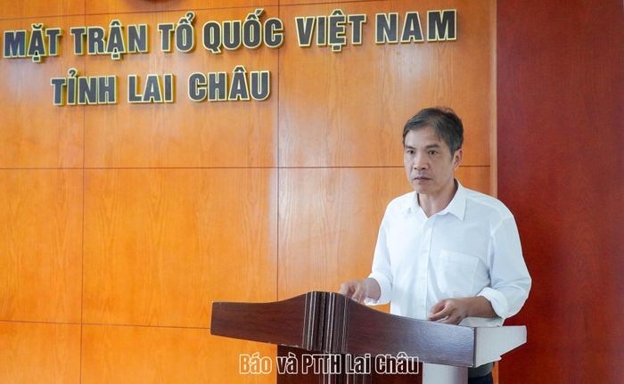 Đồng chí Hoàng Kiều Anh - Phó Chủ tịch Ủy ban MTTQ Việt Nam tỉnh Lai Châu phát biểu tại buổi tiếp nhận.
