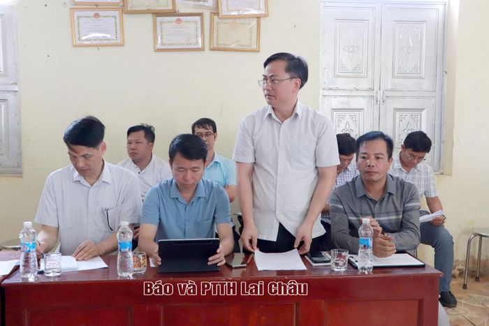 Đại biểu tham gia ý kiến tại buổi kiểm tra.