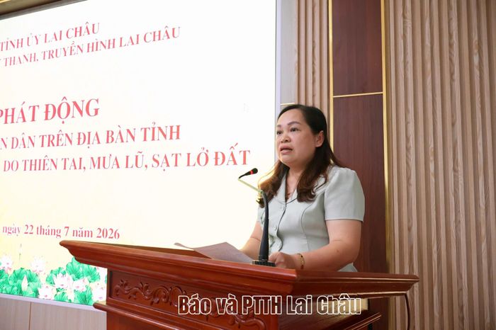 Đồng chí Vũ Thị Thu Hương - Phó Giám đốc, Chủ tịch Công đoàn cơ sở Báo và Phát thanh, Truyền hình Lai Châu phát biểu tại buổi lễ phát động.