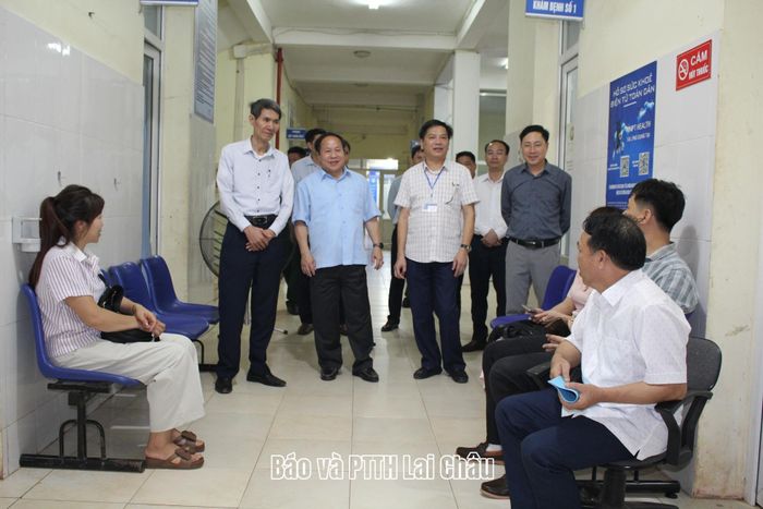 ... thăm, kiểm tra cơ sở vật chất phục vụ công tác khám và điều trị bệnh tại Bệnh viện Đa khoa Pa Há.