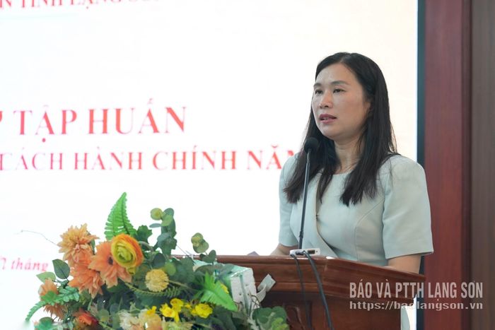 Đồng chí Trần Thanh Nhàn, Phó Chủ tịch UBND tỉnh phát biểu tại hội nghị