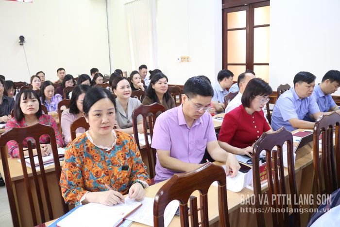 Các đại biểu dự hội nghị