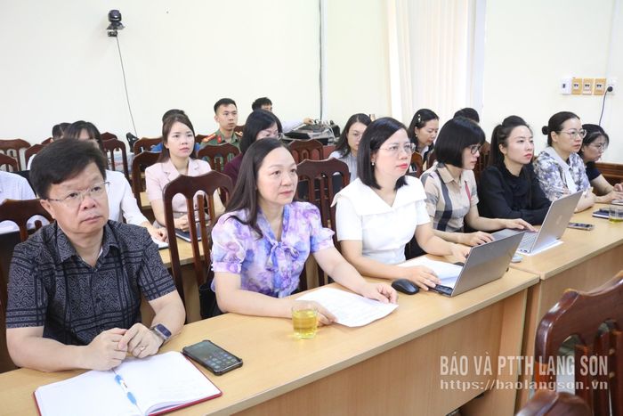 Các đại biểu dự hội nghị