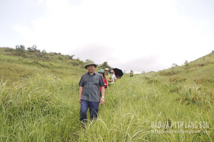 Đoàn khảo sát tại địa bàn xã Khánh Khê