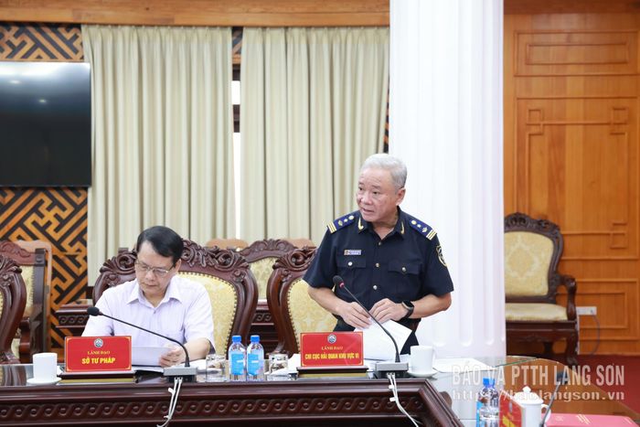 Lãnh đạo Chi cục Hải quan khu vực VI báo cáo tình hình thi hành Luật Hải quan