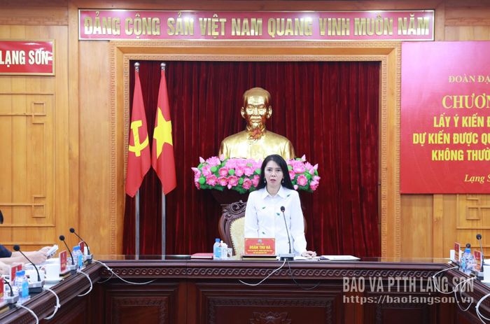 Đồng chí Đoàn Thu Hà, Phó Bí thư Tỉnh ủy, Trưởng Đoàn ĐBQH tỉnh, Chủ tịch Ủy ban MTTQ Việt Nam tỉnh phát biểu kết luận chương trình làm việc