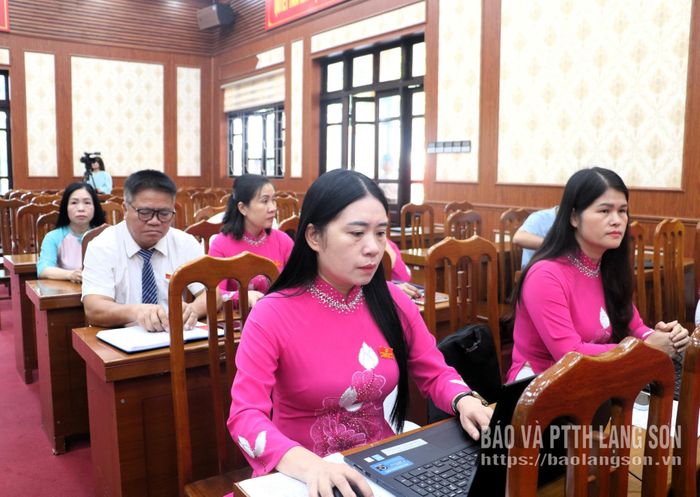 Các đại biểu dự kỳ họp