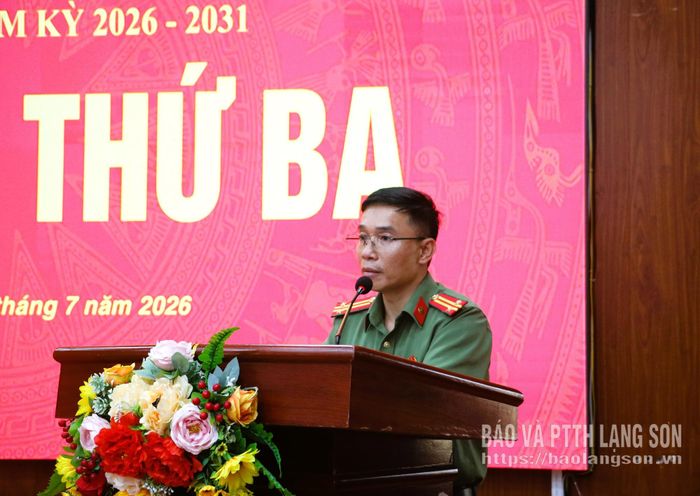 Lãnh đạo Công an phường làm rõ một số nội dung đại biểu quan tâm