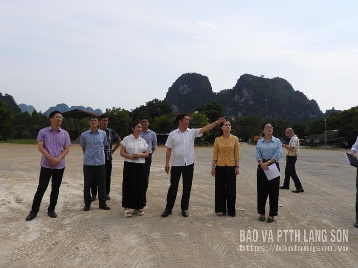Đồng chí Phó Chủ tịch Thường trực UBND tỉnh và đoàn công tác khảo sát thực địa khu vực điều chỉnh mở rộng quy mô mỏ Ao Si