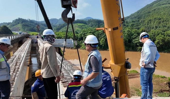 Hàng trăm kỹ sư, công nhân bám công trường ngày đêm, vượt qua điều kiện thi công khó khăn để đưa các công trình cầu về đích theo kế hoạch trong năm 2026.
